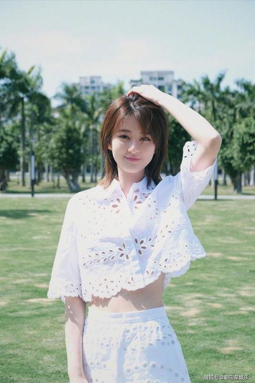 娱乐吃瓜李小花,娱乐圈的“吃瓜群众”如何成为焦点人物 第1张 娱乐吃瓜李小花,娱乐圈的“吃瓜群众”如何成为焦点人物 第1张